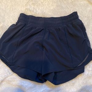 Lulu lemon hotty hots, navy, 4, 4”